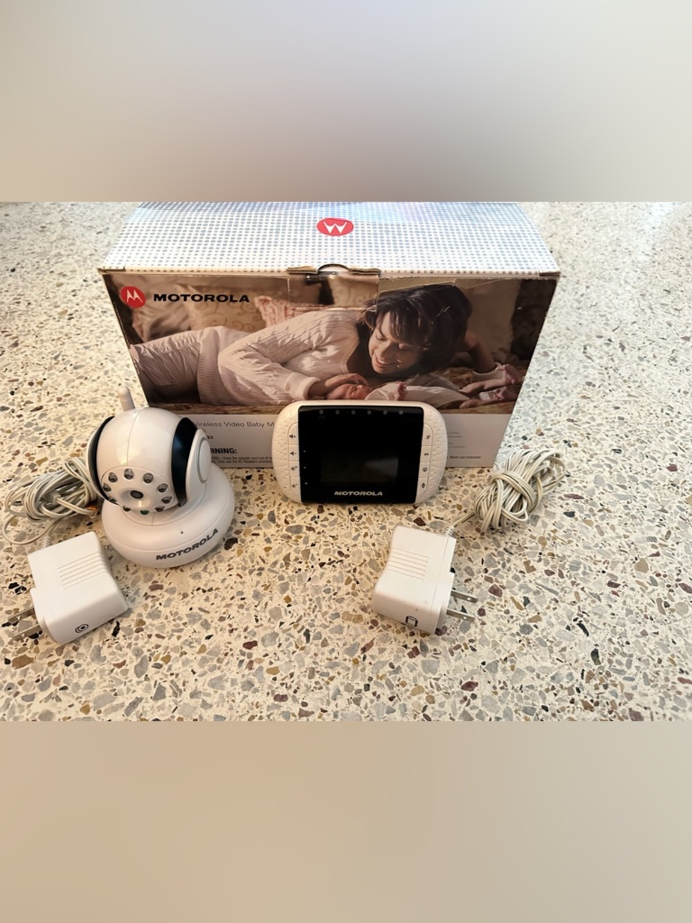 Motorola MBP 33 Digital Baby Monitor/Caregiver Monitor with Video, Sound, Music